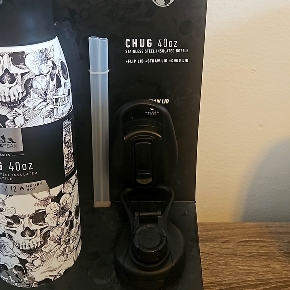 Hydrapeak 40oz Bottle Artisan Collection Skulls and Flowers - Picture 3 of 7